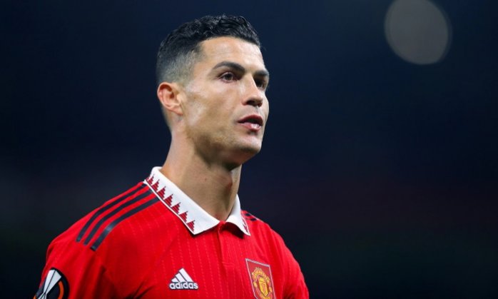 Transferový boulevard: Al Nasr nabízí balík Ronaldovi, ten Hag chce nového útočníka hned, k nahánění Rice se přidal i Bayern
