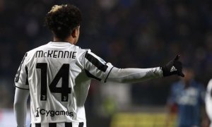 Leeds získal na hostování amerického záložníka McKennieho z Juventusu
