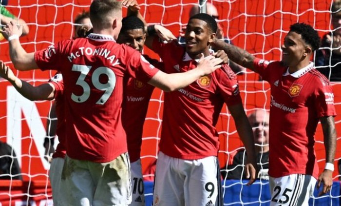 Review: Manchester United - Everton. Pickford nálety Red Devils neustál