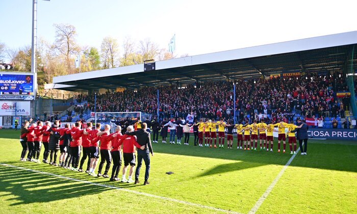 Pět událostí 30. kola: Šílený závěr v Liberci, Reinberk oslavil Klub legend vítěznou trefou a lídr si znovu vylámal zuby na Hradci