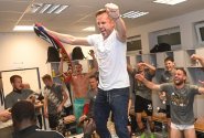 Sparta slaví po devíti letech titul! Slavia zvládla otočku v Olomouci, Plzeň opět vybouchla