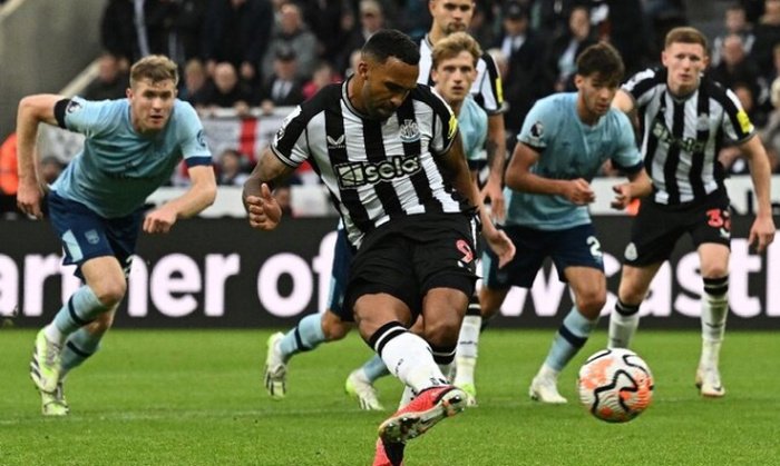 Review: Newcastle - Brentford. Straky uspěli díky penaltovému exekutorovi Wilsonovi