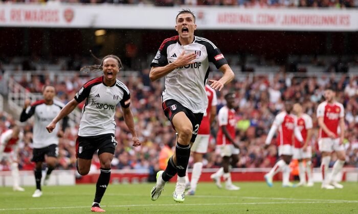 Změna na poslední chvíli. Fulham překazil Bayernu přestup, tomu mezitím utekl záložník jinam