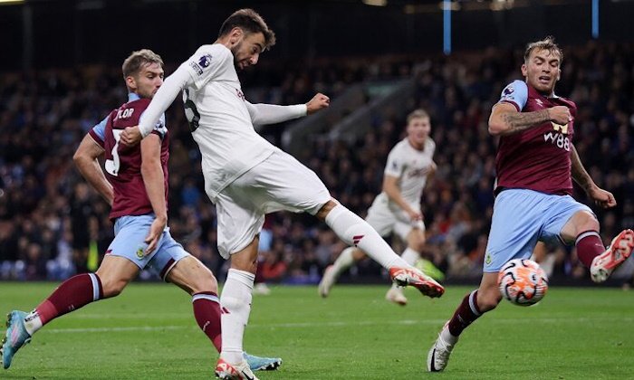 Review: Burnley - Manchester United. Ďáblové se protrápili k výhře. Tři body získal Fernandes