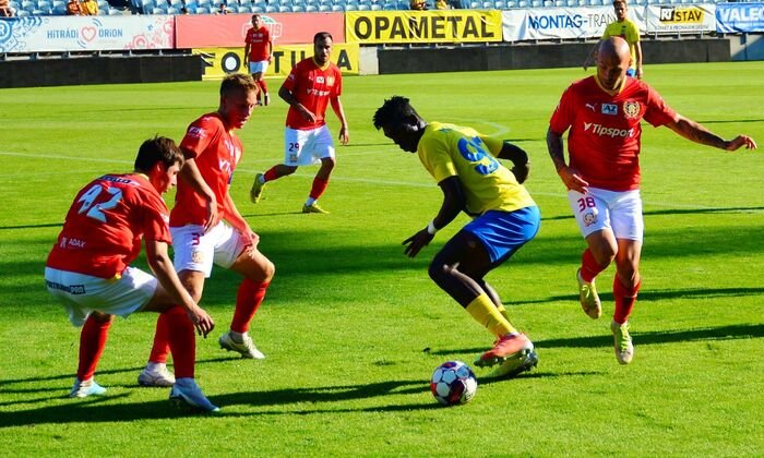 Tři taháky 11. kola F:NL. Odveta z poháru, nejlepší proti nejhoršímu a pražské derby