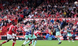 Review: Nottingham - Brentford. Forest dokázal v početní nevýhodě uhrát remízu