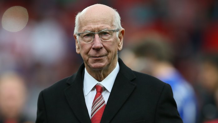 Legenda Manchesteru United Bobby Charlton zemřela po pádu v pečovatelském domě