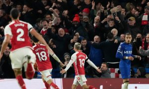 United si uctili Sira Bobbyho Charltona výhrou v Sheffieldu, londýnské derby vítěze nenašlo, zpět v čele Tottenham