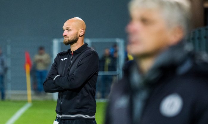 Páteční šlágr divize? Ligová návštěva na ligovém stadionu, fyzický střet trenérů a gól v 95. minutě