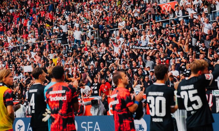 Frankfurt vstoupil do vyřazovací fáze Konferenční ligy smírně, Slovan Bratislava dostal nařezáno od Sturm Graz