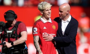 Ferguson potřeboval k první trofeji čtyři sezony, Ten Hag ji získal hned ve svém prvním roce v United, připomíná expert