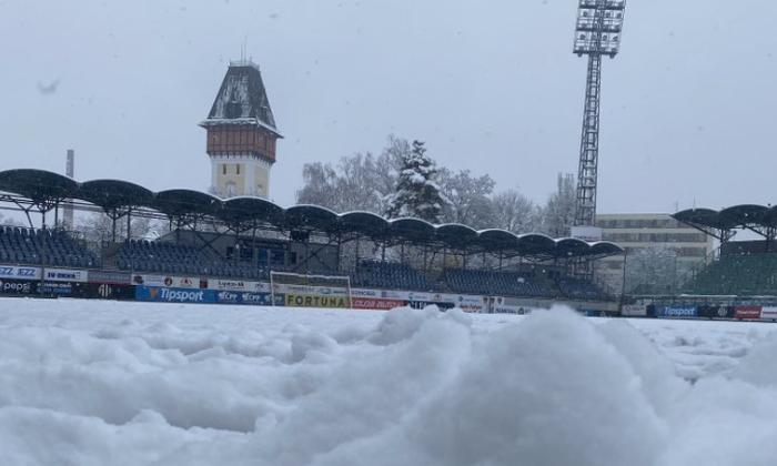 Ligové kolo o víkendu nebude kompletní. Sníh odložil duel mezi Dynamem a Hradcem Králové