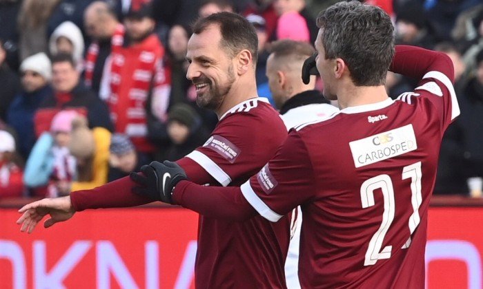 Silvestrovská derby ovládla Sparta, nad rivaly z Edenu vyhrála oba zápasy. Hattrickem se blýskl Matějovský