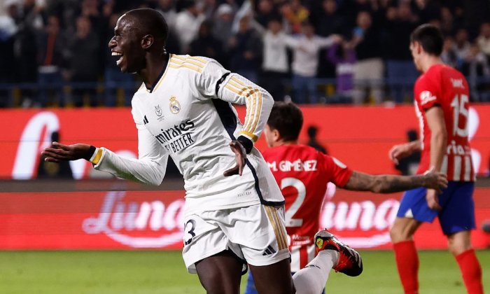 Madridské derby nabídlo 8 gólů, po přitažlivé bitvě si v Rijádu vybojoval místenku do finále Superpoháru Real