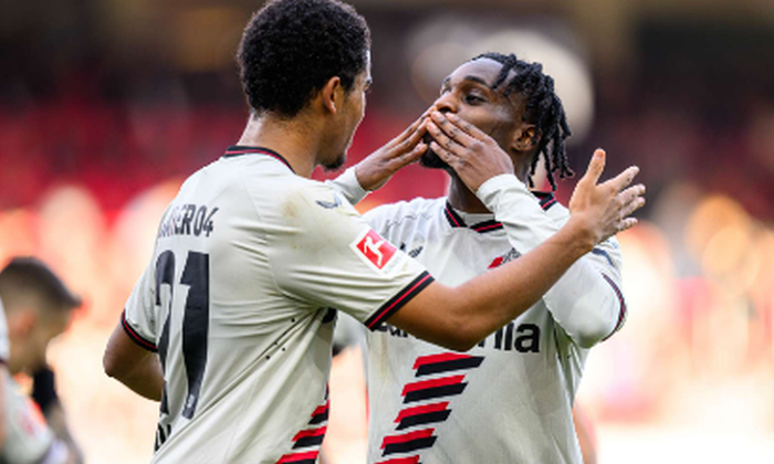 Rozjetý Leverkusen porazil Heidenheim 2:1 a vyrovnal rekord Bayernu. Z Čechů hrál jen Schick