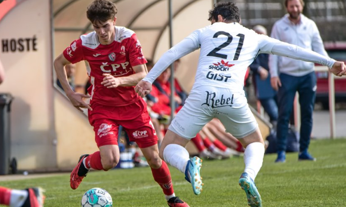 Derby v ČFL s ligovými posilami? Na východě Čech bylo horko, Pardubice v euforii