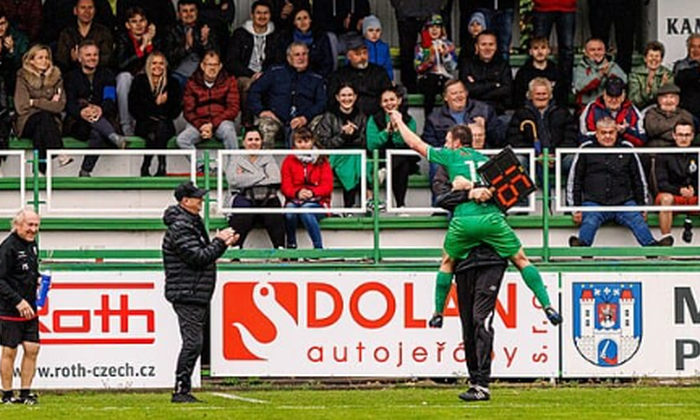 Pomsta bývalému kouči. Bzenec pod Páníkem válel, památku zesnulého dědy uctil nejlepší střelec divizí hattrickem