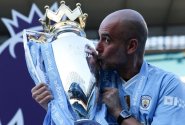 Guardiola po titulu šokoval Manchester City: Jsem blíž k odchodu, než abych zůstal. Kouč West Hamu mu složil poklonu