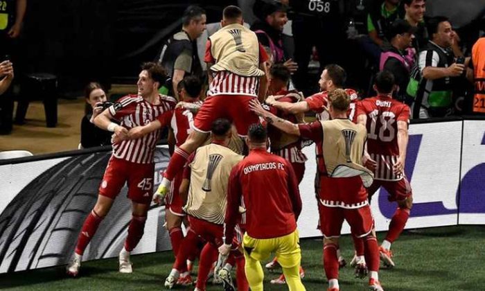 Velká premiéra pro řecký fotbal, Olympiakos na stadionu rivala ovládl finále s Fiorentinou