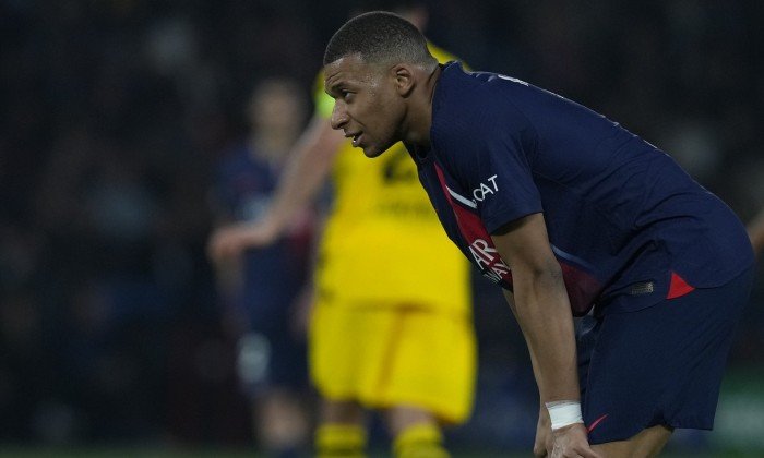 Oči v sloup a pryč. Mbappé pod palbou kritiky zuřil kvůli dotazu na Real, pak utekl novinářům